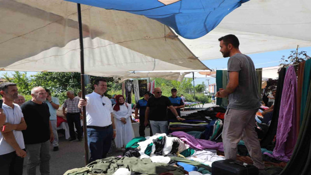 Akyazı kumaş ve antika pazarına yoğun ilgi