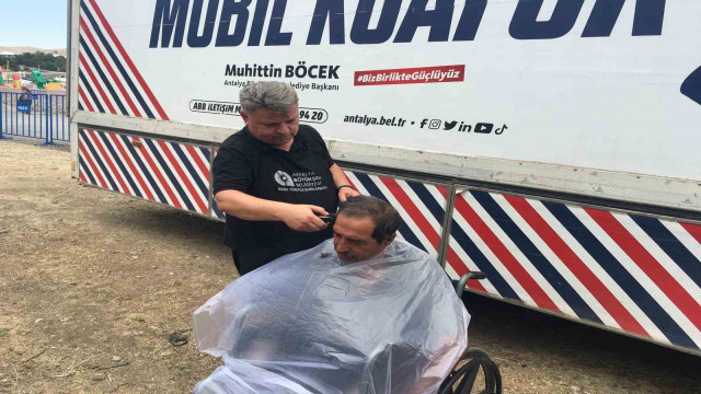 Antalya’da 2 binden fazla kişi mobil kuaför tırı’ndan faydalandı