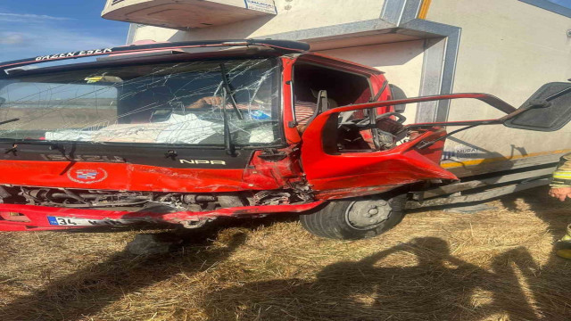 Arnavutköy’de hatalı sollama kazası: 3 yaralı