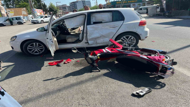 Hatay’da otomobil ile motosiklet çarpıştı: 2 yaralı