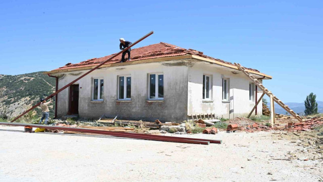 Vatandaşların köy konağı ve tuvalet tadilatına Isparta Belediyesi’nden destek