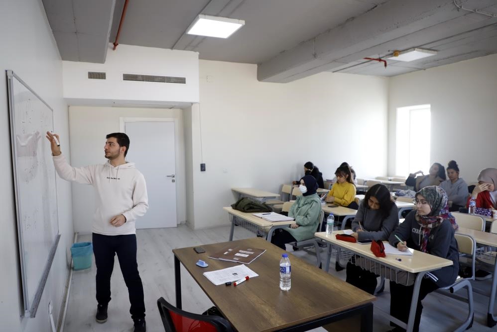 AKDENİZ'DE ÜNİVERSİTEYE ADIM ADIM