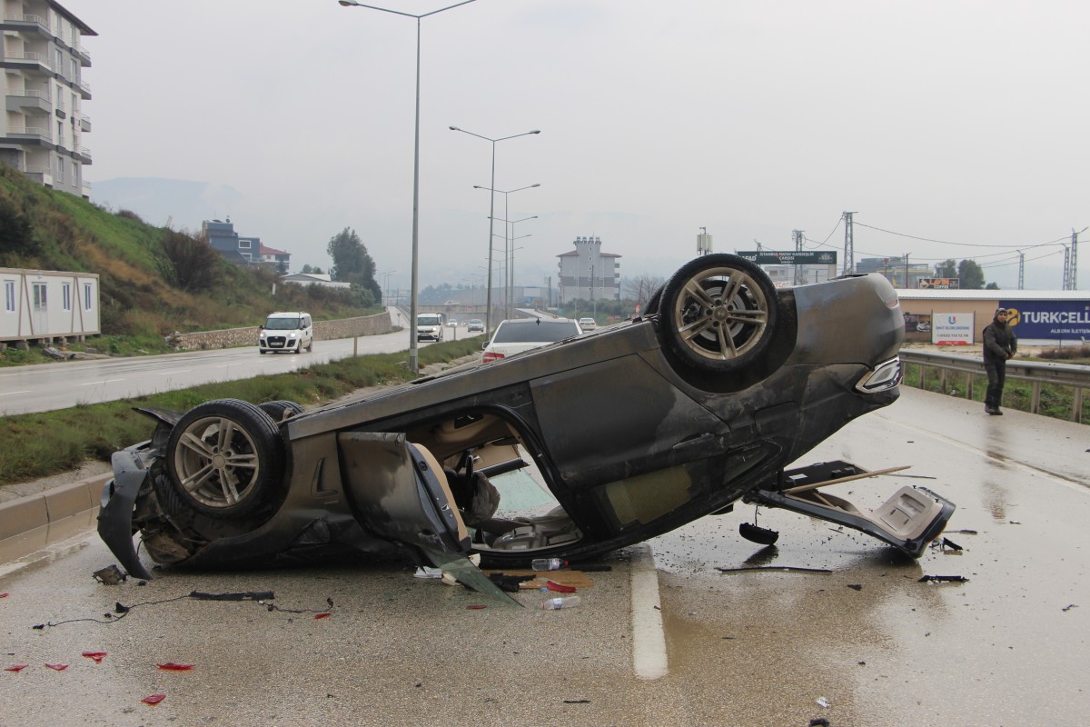 Otomobil, kontrolden çıkarak takla attı