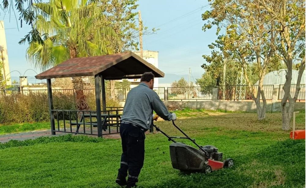 Akdeniz Belediyesi yeşil alanları düzenleniyor