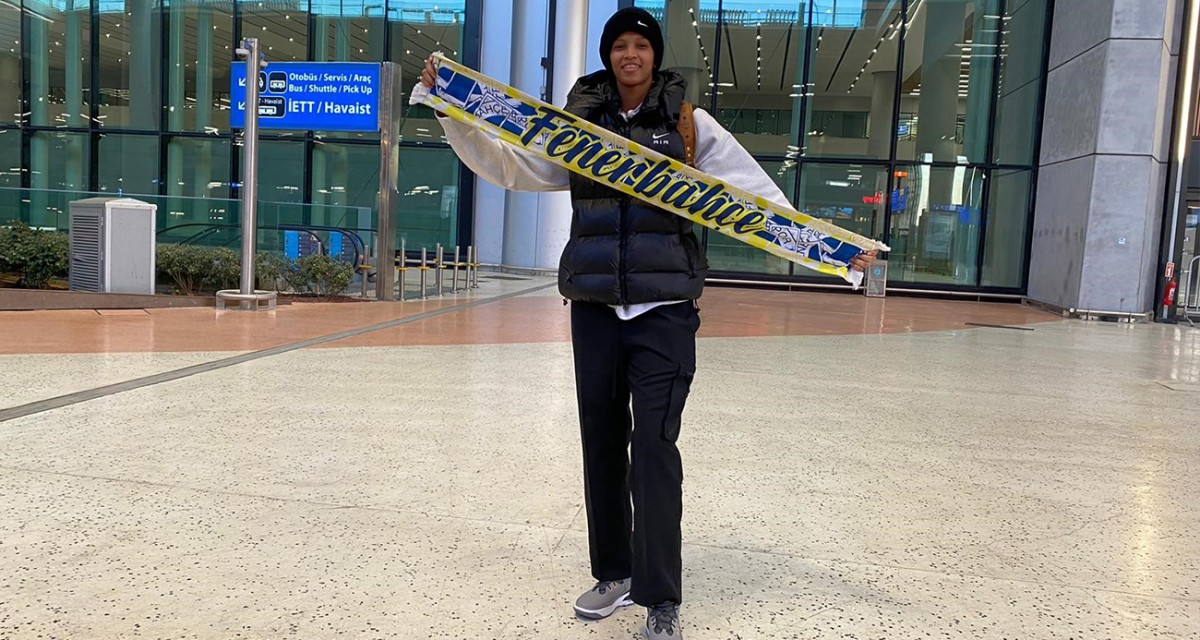 Melissa Vargas Fenerbahçe'de forma giyecek