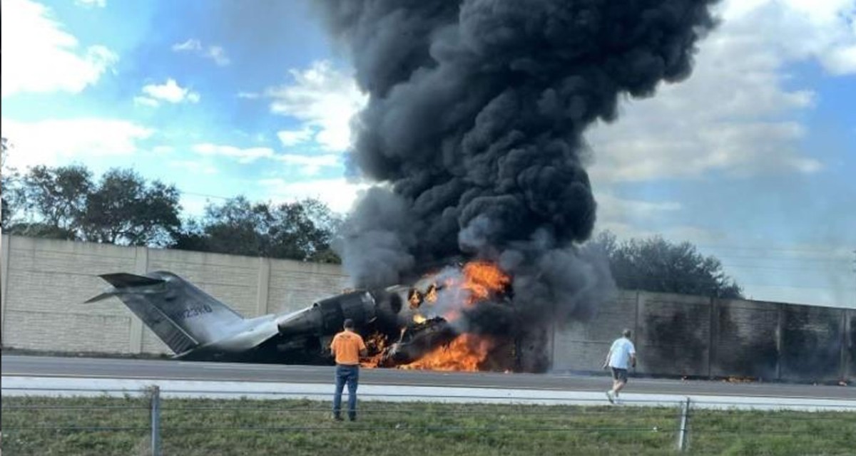 Florida’da uçak alev aldı: 2 ölü