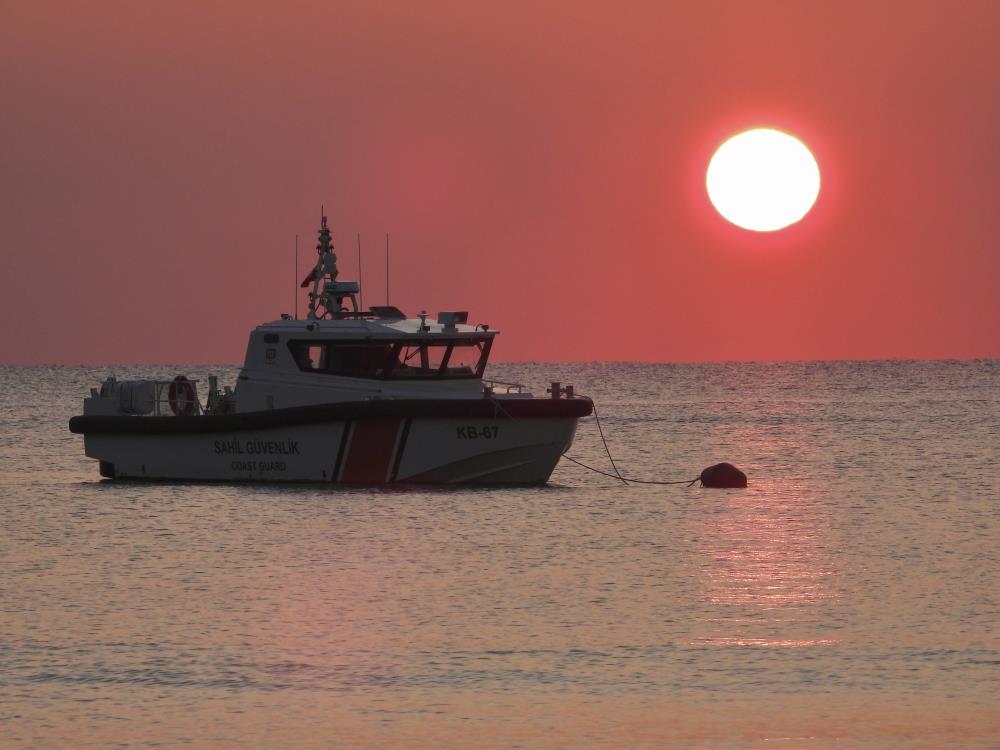 Akdeniz'de gün batımı mest etti