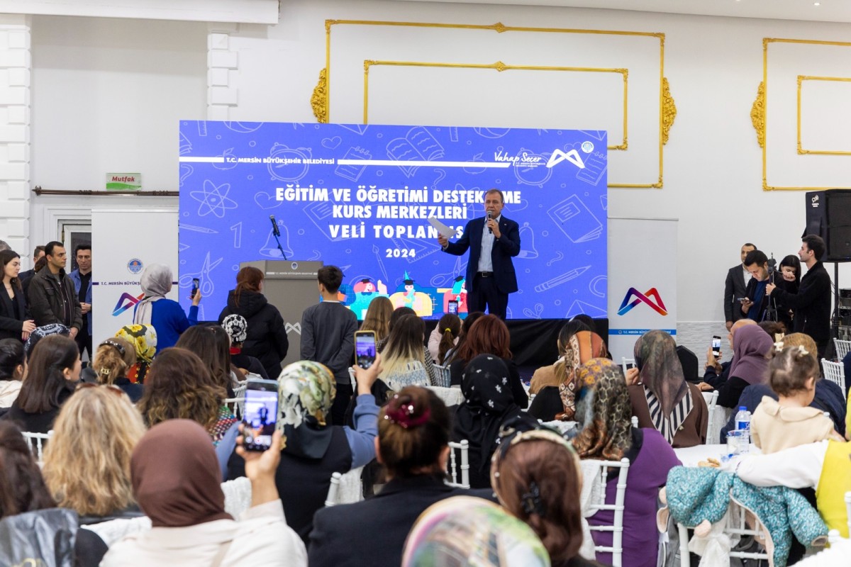 BAŞKAN SEÇER, BÜYÜKŞEHİR’İN KURS MERKEZLERİNDEKİ ÖĞRENCİLERİN AİLELERİYLE BULUŞTU