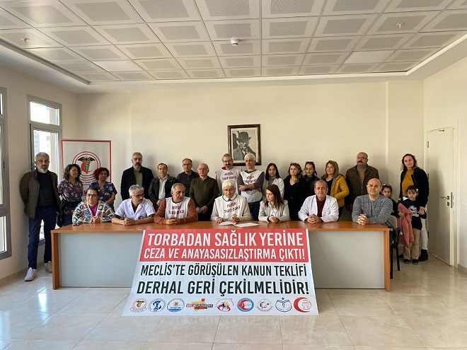 SAĞLIK EMEKÇİLERİNDEN TORBA YASA TEPKİSİ
