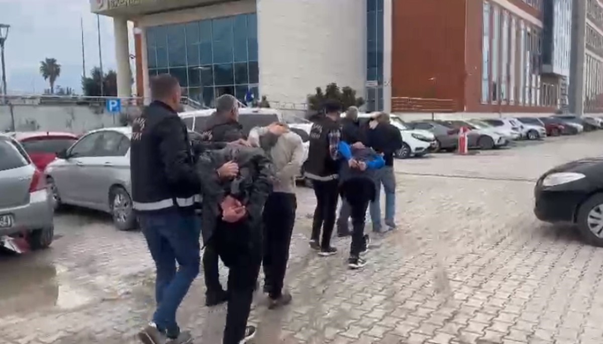 7 kişiden 4'ü tutuklandı