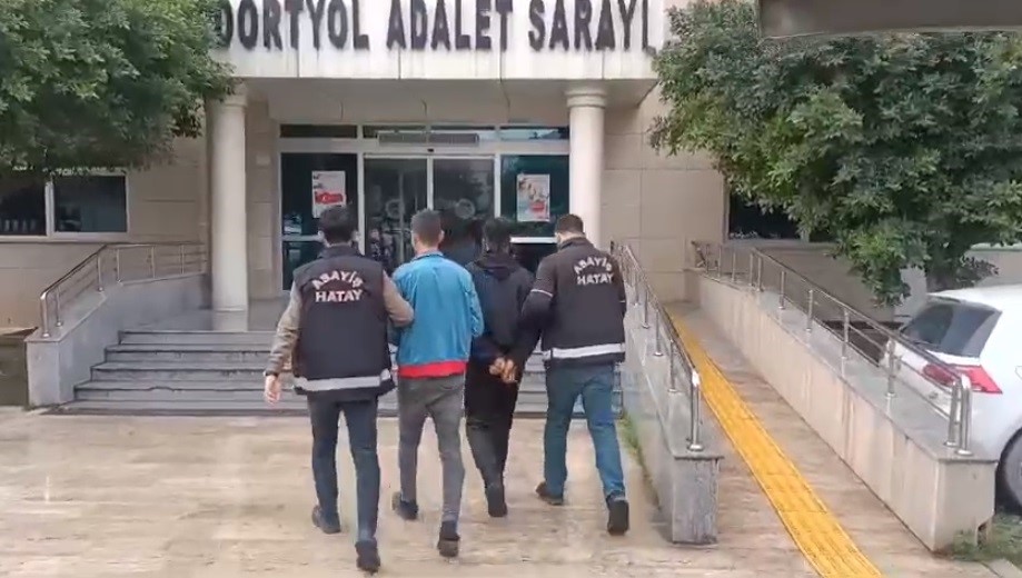 Aranan 2 hükümlü yakayı ele verdi