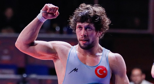 Kulübün parçası olduğum için mutluyum