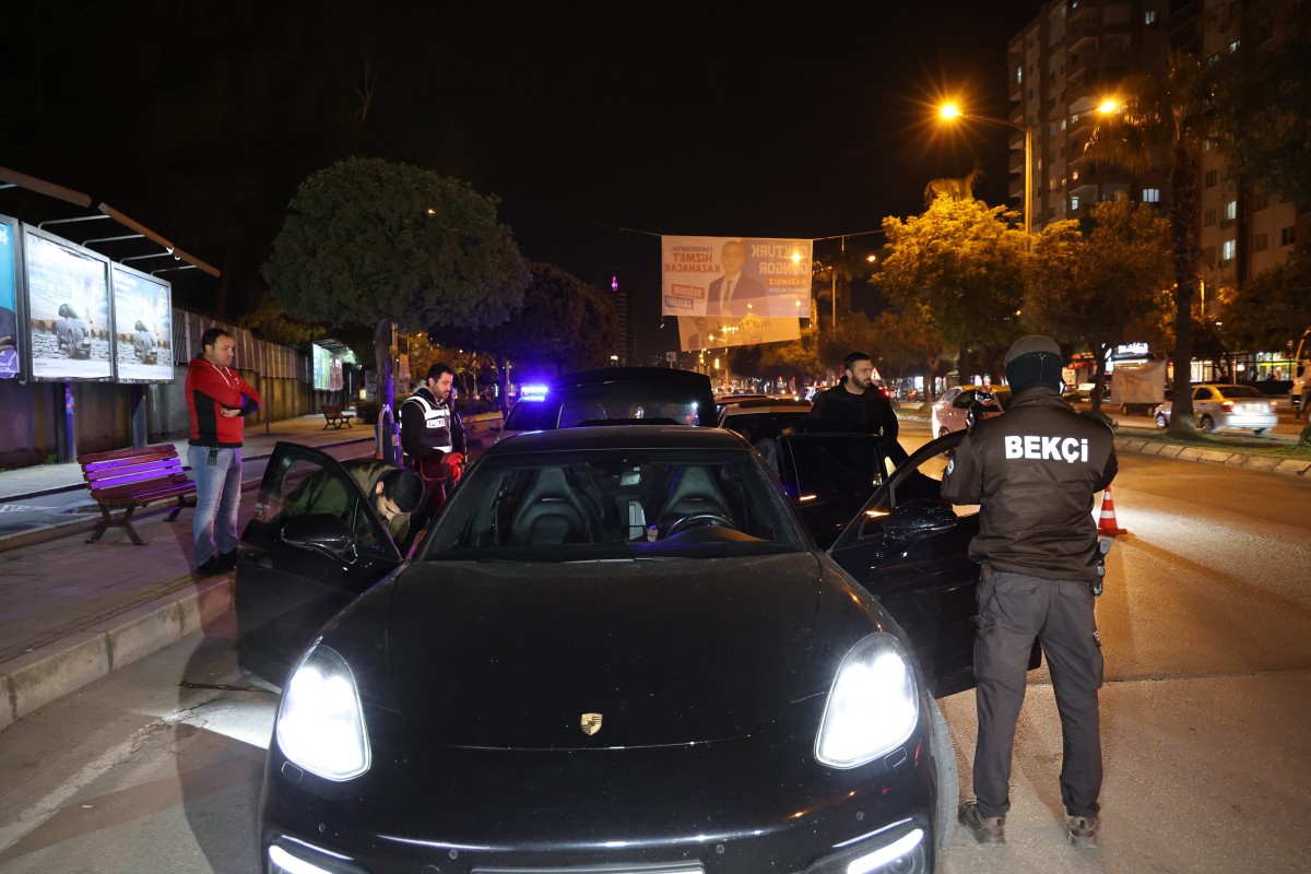 Polis mahallede uygulama yaptı