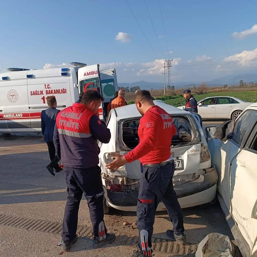 Zincirleme kaza: 3 ağır 5 yaralı