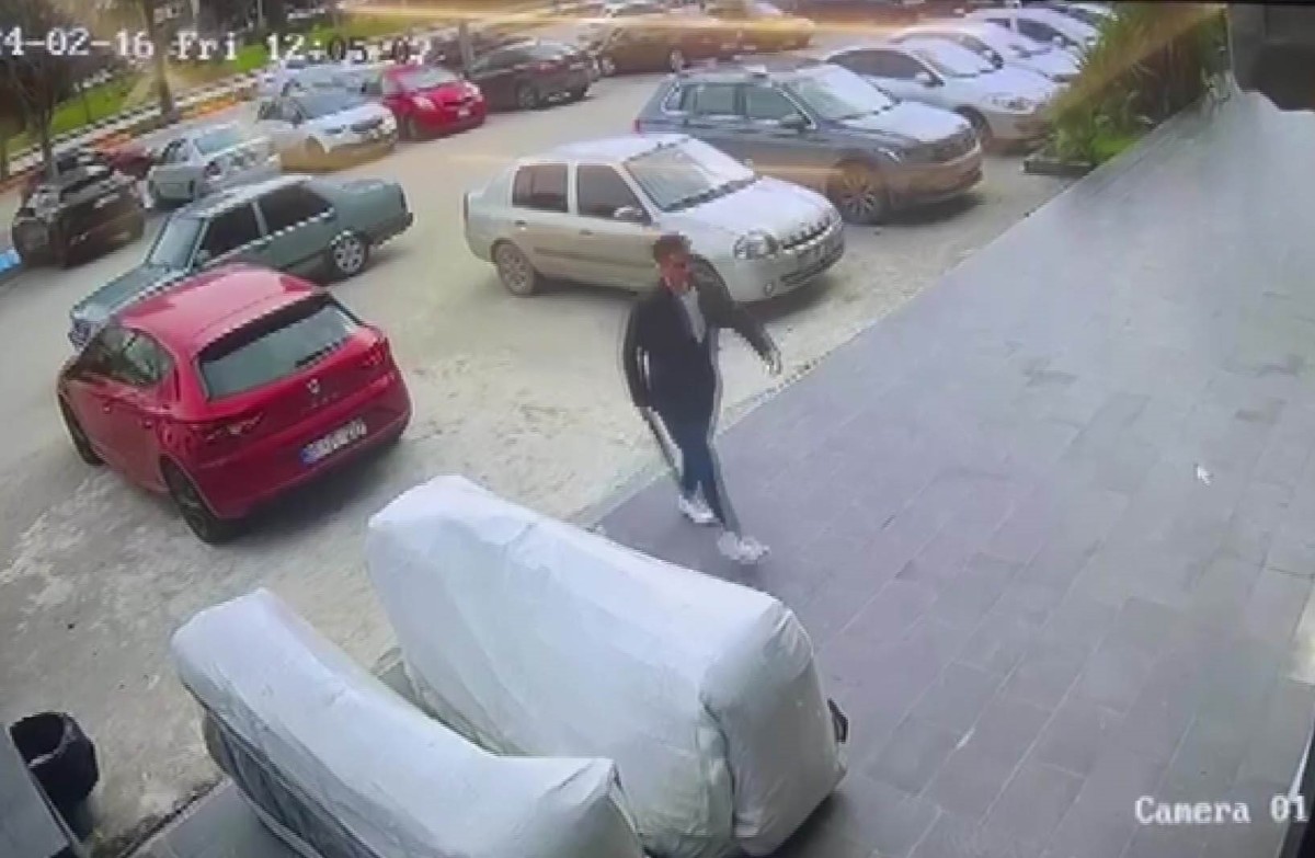 Eski karısını iş yerinde vurdu