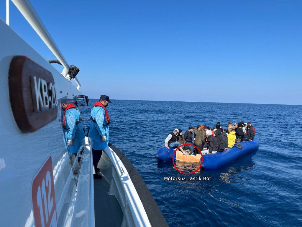 Ölüme terk etmeye devam ediyor