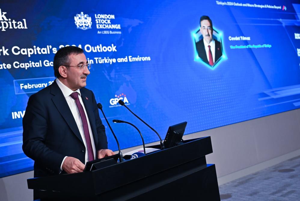 Londra'da uluslararası yatırımcılarla bir araya geldi