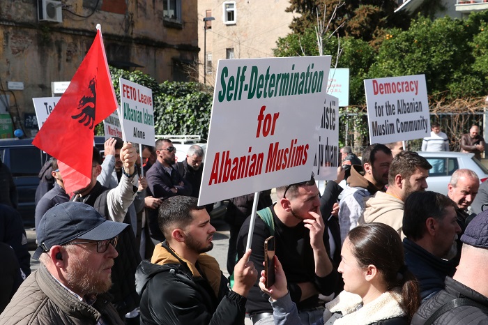 İslam Birliği protesto edildi