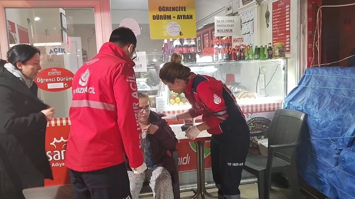 Mahsur kalanları itfaiye ekipleri kurtardı