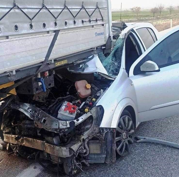 Otomobil tıra arkadan çaptı: 1 ağır yaralı