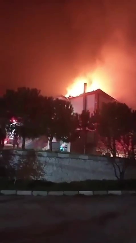 Yangın korku ve paniğe neden oldu