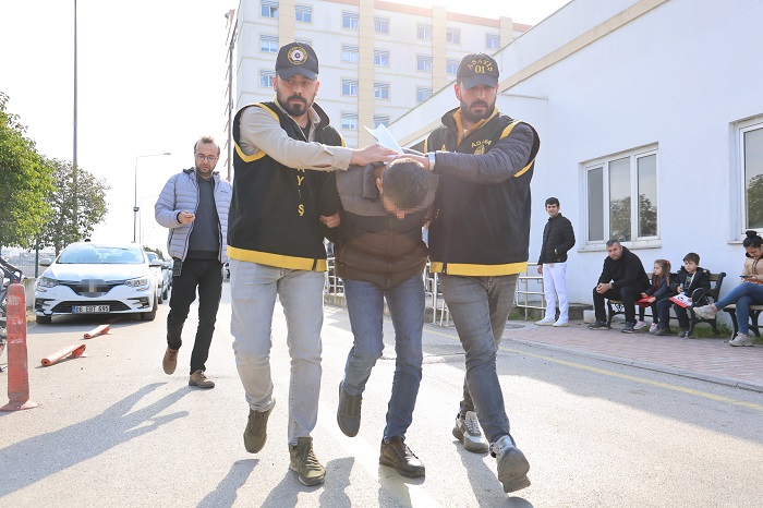 Eski sevgilisini tabancayla ağır yaraladı
