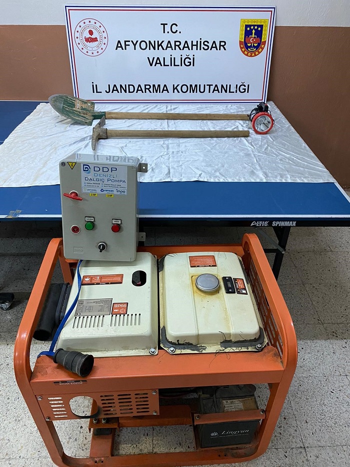 Kaçak kazıya başlayamadan yakalandılar
