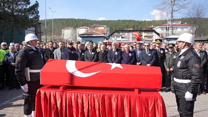 Şehit polis memuru için tören