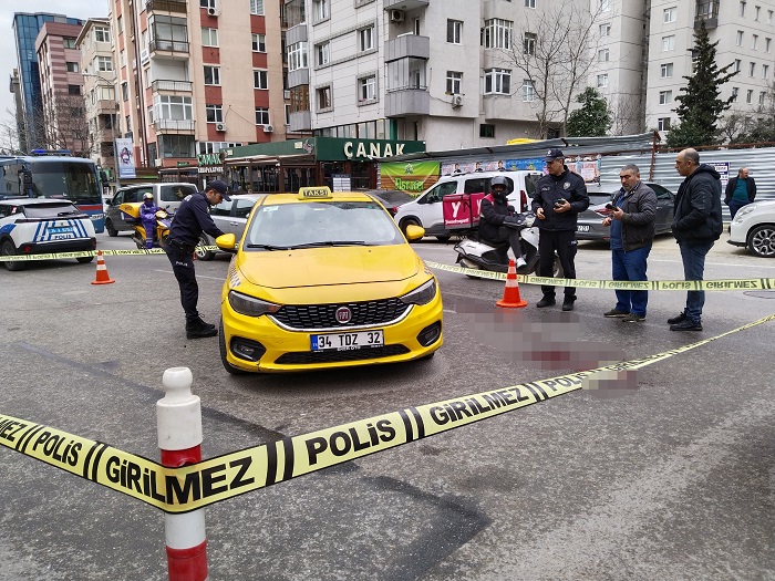 Taksiciyi gasp edip bıçakladılar