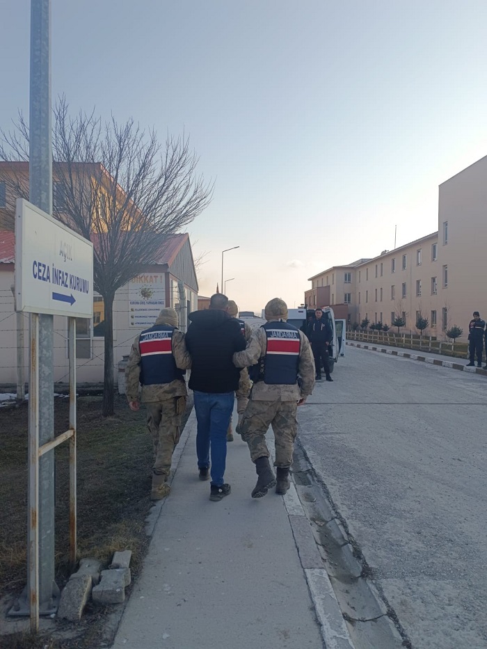 Çeşitli suçlardan aranan 3 firari yakalandı