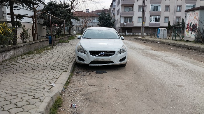 Park halindeki araca çarptı, hiçbir şey olmamış gibi yoluna devam etti