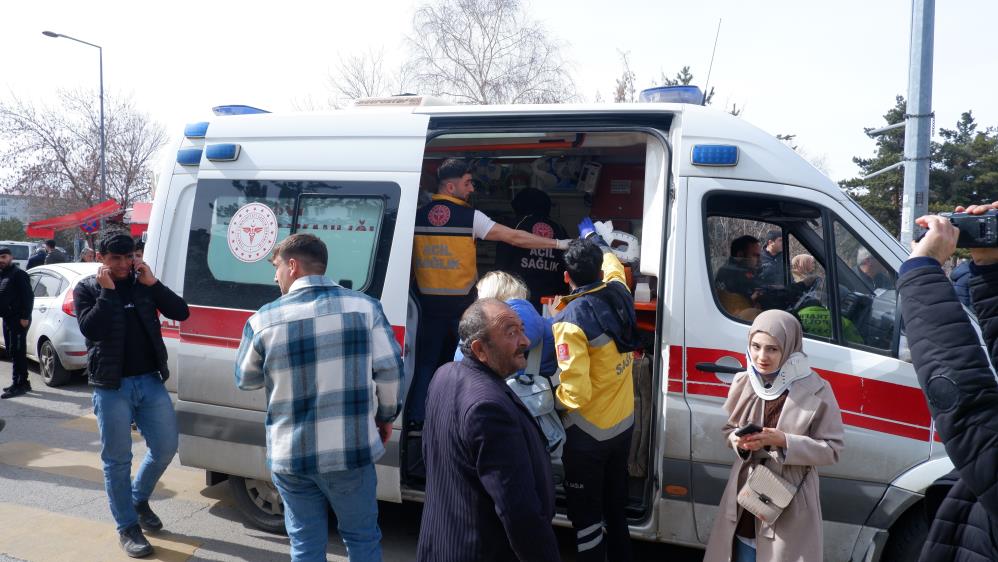 Zincirleme kaza; 14 yaralı