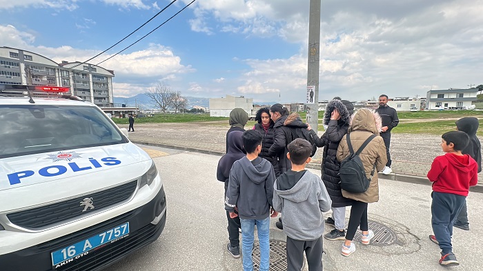 4 öğrenci kapanan okulda mahsur kaldı
