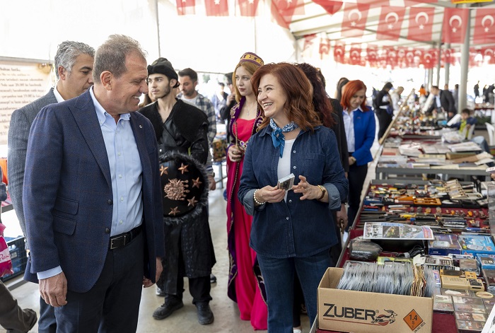 Antika pazarında buluşuyor