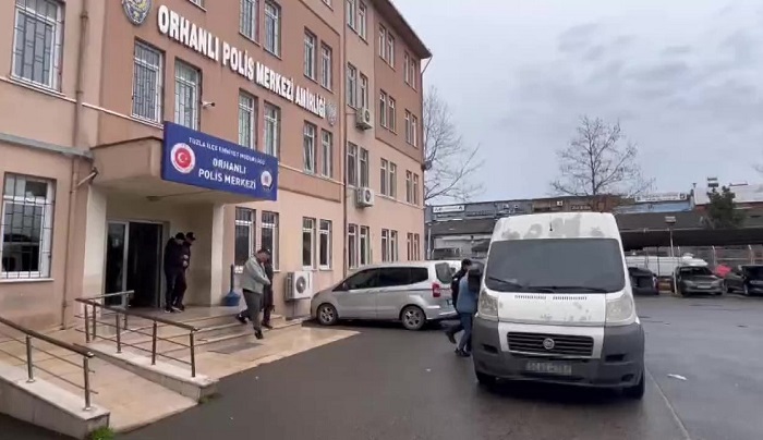 Husumetlisinin aracına kurşun yağdırdı