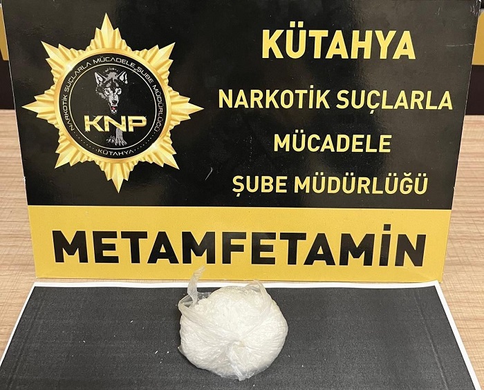 Otobüsteki yolcunun eşyaları arasında uyuşturucu ele geçirildi