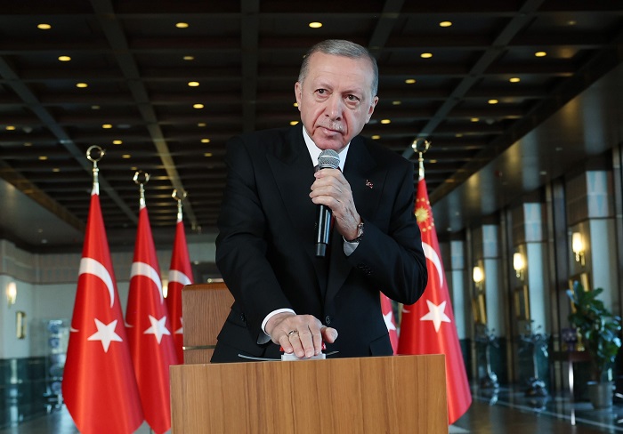 Cumhurbaşkanı Erdoğan, "Depreme karşı seferberlik ruhuyla çalışmaları sürdüreceğiz"