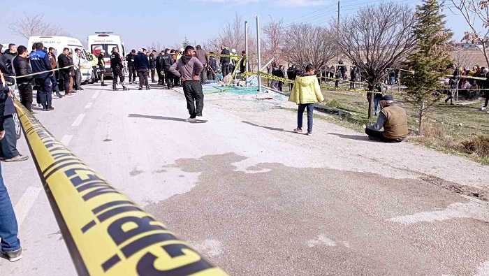Otomobilin otobüs durağına daldığı kazada ölü sayısı 5’e yükseldi