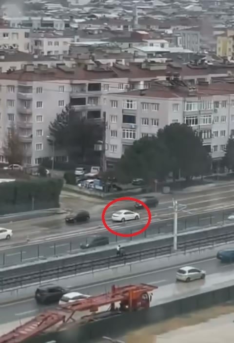 Ters şeritten böyle ilerlemeye çalıştı
