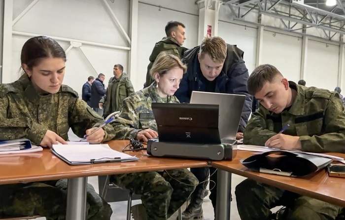 Moskova'daki saldırıda olay yerindeki silahların görüntülerini yayınladı