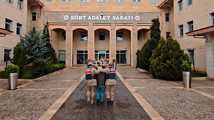 Siirt'te bir araçta 15 bin mermi ele geçirildi: 5 tutuklama