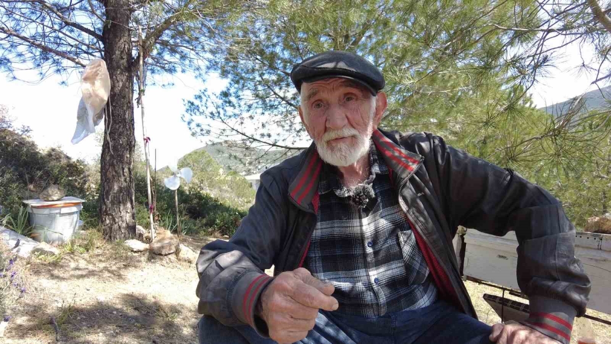 25 yıl vatansız yaşayan Besim Güven: ’Daktilocu sayesinde kimliğime kavuştum’