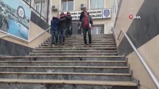 Bağcılar’da muhtarlık seçim ofisi önünde, silahla havaya ateş açan 3 şüpheli gözaltına alındı