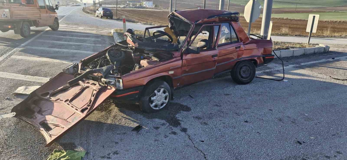 Çorum’da otomobil ile kamyon çarpıştı, sürücü hayatını kaybetti