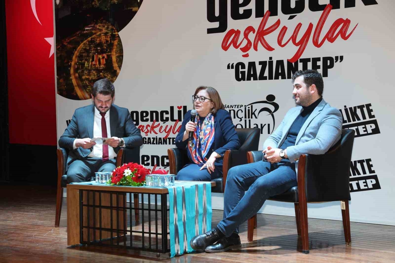 Başkan Şahin, gençlerin sorularını yanıtladı