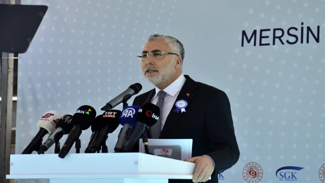 "Herkese birinci sınıf sağlık hizmeti sunan tek ülkeyiz"