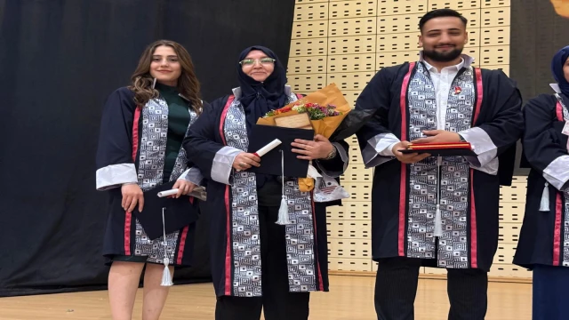 55 yaşındaki kadın eğitim aşkıyla herkese örnek oluyor