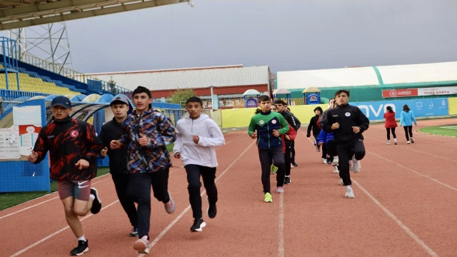 Ağrı'nın atletizm yıldızları olimpiyat hedefi için ter döküyor