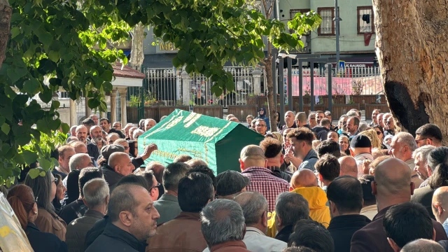 Balık Ayhan son yolculuğuna uğurlandı