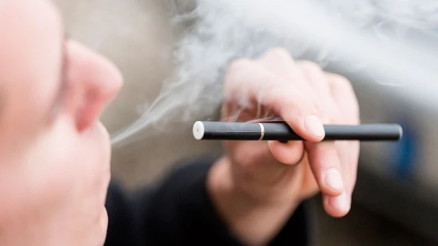 Çocuklar bile kullanıyor, elektronik sigara tehlikesi büyüyor